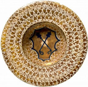 Bowl with the arms of the Gondi family of Florence, Spain. Museum no. C.2047-1910