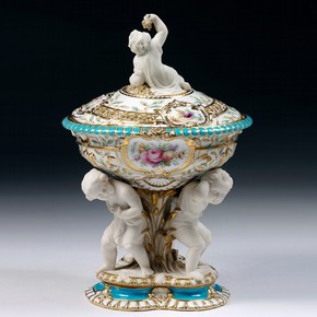 Sugar bowl, Minton, Stoke-on-Trent, England, about 1854. Museum no. Museum no. 455-1854