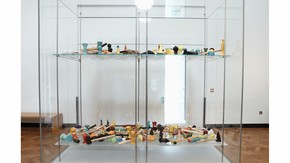 'Hammers', Richard Slee, 2009. Courtesy the artist, © V&A Images (click image for larger version)