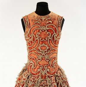 Man's silk velvet theatre costume with silver strip and thread embroidery, Italy, 1740–60. Museum no. S.92-1978