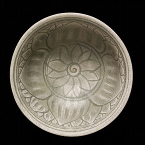 Bowl, Si Satchanalai, Thailand. Late 14th-earely 15th century. Museum no. IS.79-2002