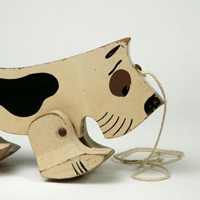 Pull-along dog, toy, A & A Peacock, 1930-39. Museum no. MISC.257-1986