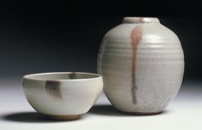 Figure 3 - Bowl and vase, William Staite Murray, 1924 and 1927. Museum nos. C.1455-1924 and CIRC.677-1927