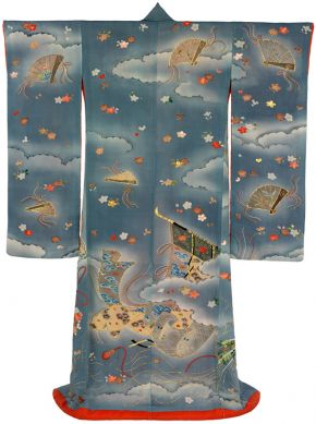 Kimono, Japan, 1870-1880, crepe silk (chirimen), paste-resist decoration (yuzen) and embroidery. Museum no. FE.29-1987, © Victoria and Albert Museum, London
