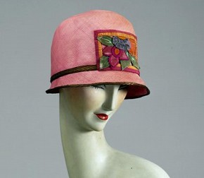 Mannequin head. unknown maker, 1925. Museum no. T.3-2002