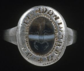 Ring, maker unknown, setting 15th century, centre 2nd century BC-1st century BC. Museum no. 724-1871. © Victoria & Albert Museum, London 