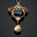 Pendant, gold with a sapphire, rubies, emeralds, diamonds in Kundan settings, enamelled on the back, probably Jaipur
