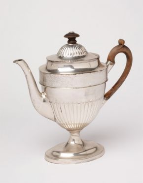 Coffee pot, late 18th century. Museum no. M.141-1912