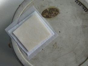 Figure 4 - First layers of the sandwich over the label: Bondina, GoreTex and wet acid-free blotter. Photography by Juanita Navarro
