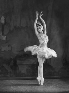 Margot Fonteyn in Swan Lake, Sadlers Wells Ballet company, black and white photograph, about 1945