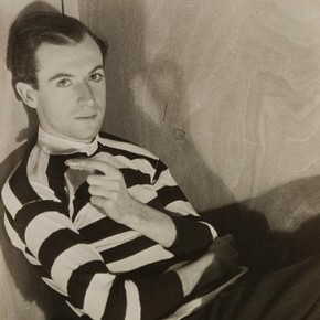 Cecil Beaton by Curtis Moffat, about 1930. Museum no. E.1557-2007, © Victoria and Albert Museum, London/Estate of Curtis Moffa