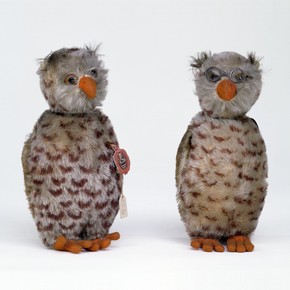 Two Owls Made by Schreyer & Co, 1930-9 Museum no. Misc.10-1978 V&A Museum of Childhood