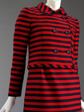Woman's striped suit, Alberto Fabiani, 1967. Museum no. T.322&A-1978. © Victoria and Albert Museum, London.