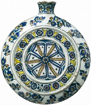 Figugre 9 - Pilgrim flask, 1750-75, Kütahya, Turkey. Museum no. 777-1892