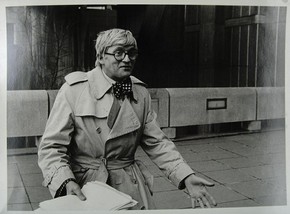Figure 9 - David Hockney on the South Bank,with a petition against Circ's closure for Shirley Williams, Secretary of State for Education and Science, 15/12/1976. Photograph by Andrew Kimm. V&A Archive MA/15/37