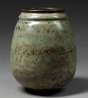Figure 8 - Vase, Émile Decoeur, 1931. Museum no. Circ.183-1931