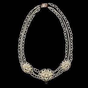 Necklace, England, about 1815. V&A Museum no. M.290-1976