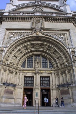 Detail of the V&A’s Grand Entrance doorway on Cromwell Road. © Victoria and Albert Museum, London