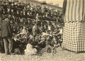 A Punch and Judy show at Ilfracombe, photograph by Martin Paul, 1894. Museum no. 1886 - 1980. © Victoria and Albert Museum