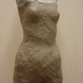 Figure 1. Mannequin figure layered with starched linen bandages (Photography by Sam Gatley)