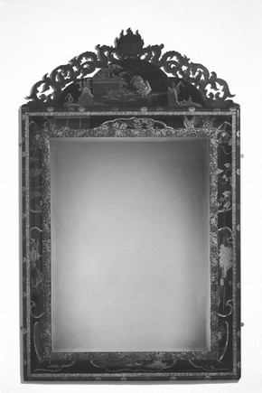 Figure 2. Mirror. Photography by V