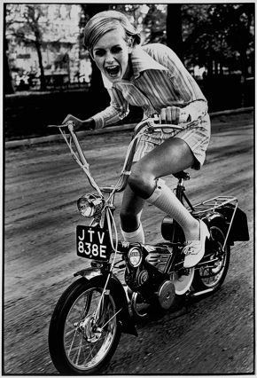 Ronald Traeger, Twiggy wears Twiggy Dresses, Battersea Park, London. Unpublished Fashion Study for British Vogue, Young Idea, July 1967, © Estate of Ronald Traeger/Vogue The Condé Nast Publications Ltd/Victoria and Albert Museum, London