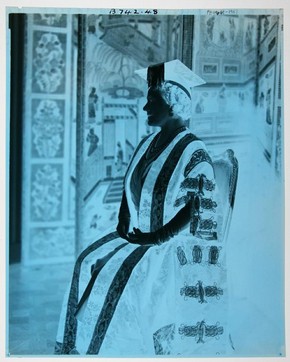 Figure 4 - Cecil Beaton, Queen Elizabeth the Queen Mother, acetate negative. Museum no. PH.4661-1987