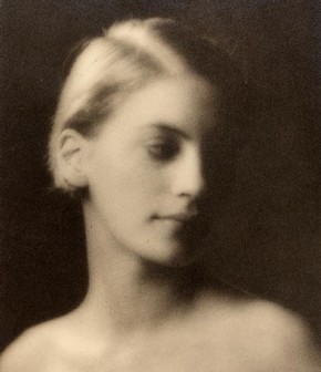 Lee Miller, photograph by Arnold Genthe, about 1927. Museum no. PH.98-1984, © Victoria and Albert Museum, London