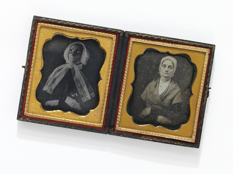 Daguerreotype of an elderly woman, alive, and dead, unknown photographer, ca. 1845-1855. Museum number E.642-2014 ©Victoria and Albert Museum, London