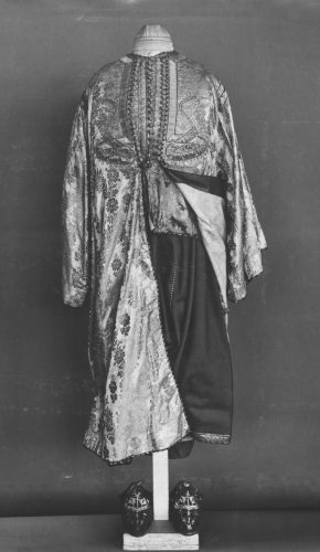 Moroccan woman's costume, 1800s, T.95-1928. Victoria and Albert Museum, London