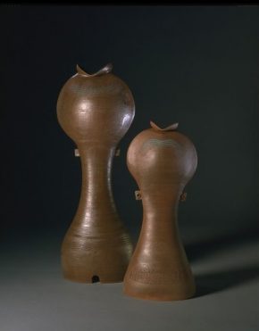Vases, Cho Chung-Hyun, 1987. Museum nos. FE.6,7-1994. © Victoria and Albert Museum, London.
