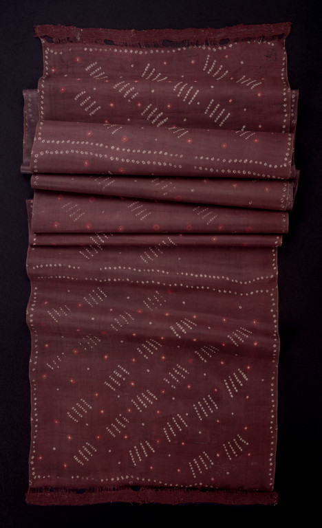 Length of ‘bandanna’ handkerchiefs, tie-dyed silk, Berhampur, India, ca.1880. Museum no. IS.678-1883 © Victoria and Albert Museum, London