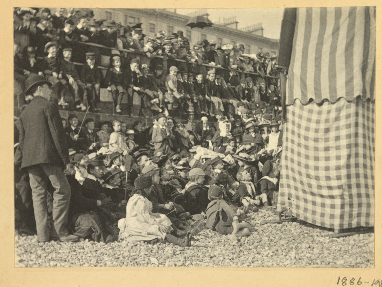 A Punch and Judy show at Ilfracombe, photograph by Martin Paul, 1894. Museum no. 1886-1980. © Victoria and Albert Museum