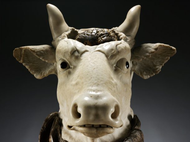 60-1882 Statue Head of an ox; Marble statue of the head of an ox on a tree trunk, (North Italy) probably Padua, about 1650-1700 Padua 2nd half 17th century Marble and wood. In a report dated 6 February 2015, analysis of the wood identified it as an alpine pine, probably Pinus cembra.