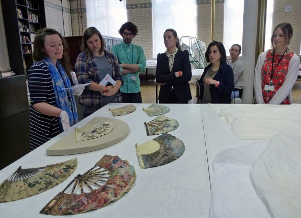 Kirsty Hassard (L) and fans © Victoria and Albert Museum, London