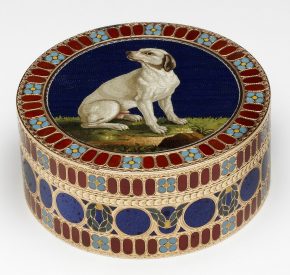 Bonbonnière set with a micromosaic of a dog.  Bonbonnière attributed to Johann Christian Neuber, Dresden. Mosaics attributed to Giacomo Raffaelli,  Rome, ca. 1780(LOAN:GILBERT.349-2008)