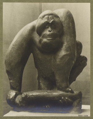 5052-1938 Photograph of a sculpture by Fritz Behn titled 'Orang-outang'