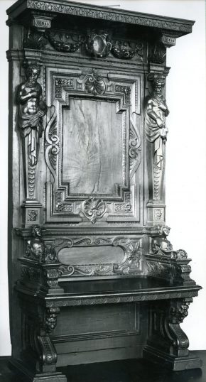 9-1881, ceremonial chair, walnut, Italy, 1550-1600. © V&A Museum