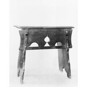 W.95-1921, stool, England, 1480-1520. © V&A Museum