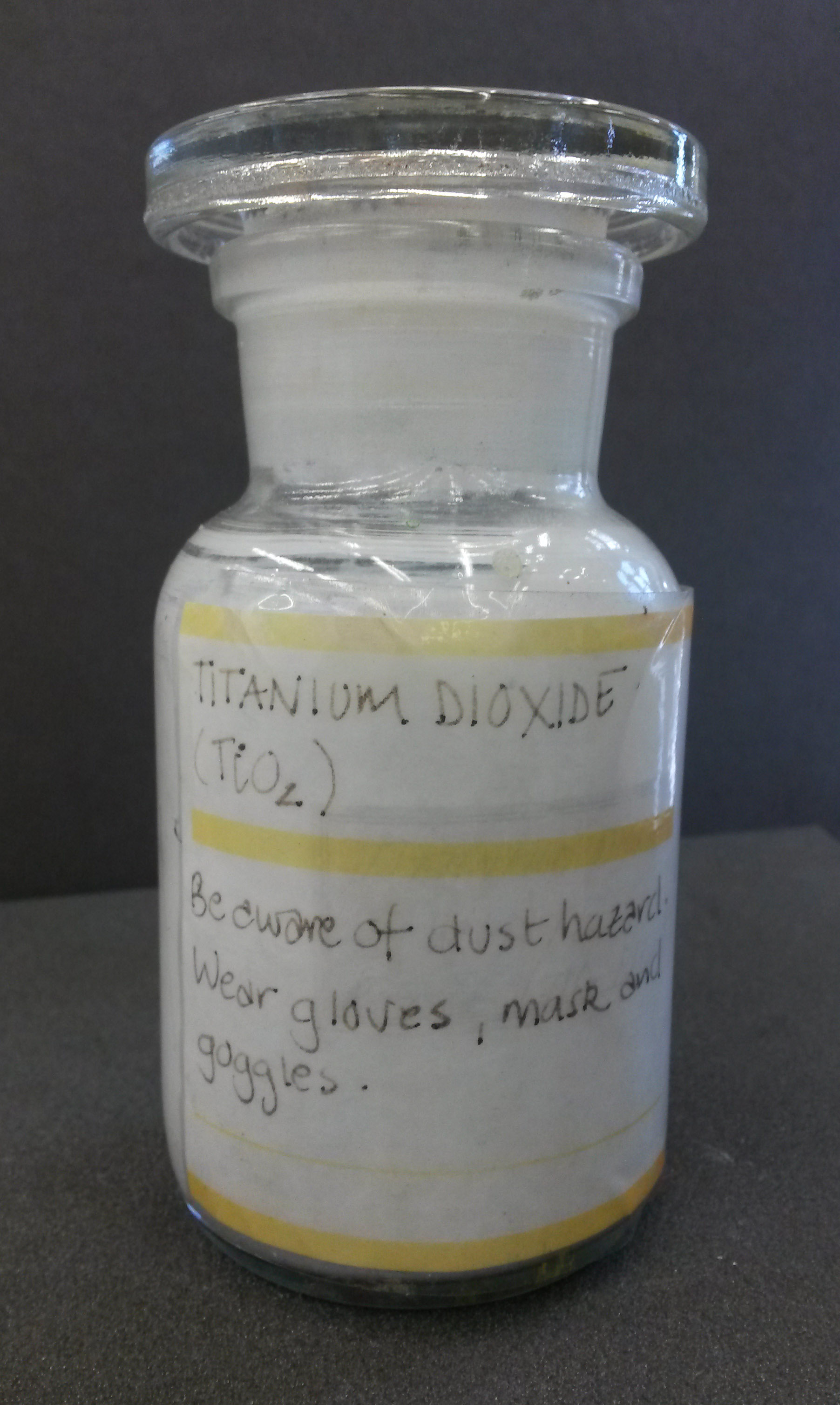 Figure 3: A reference sample of titanium dioxide from the V&A Paintings Conservation studio. Photography by Lucia Burgio © Victoria and Albert Museum, London.