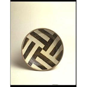 Emmanuel Cooper (1938-2012), Striped Dish, 1970, stoneware with black and white slips under bone-ash glaze, CIRC.490-1970 © Victoria and Albert Museum, London.