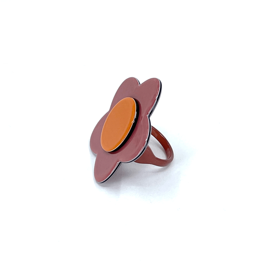 A pink and orange flower shaped ring seen from the side.