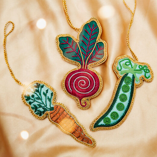 Peapod embroidered decoration