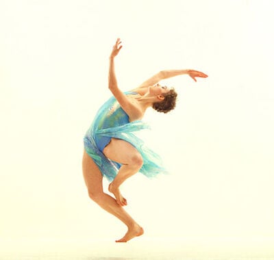 Lucy Bethune in Airs