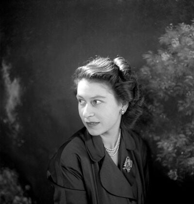Queen Elizabeth in a collared dress with a pearl necklace