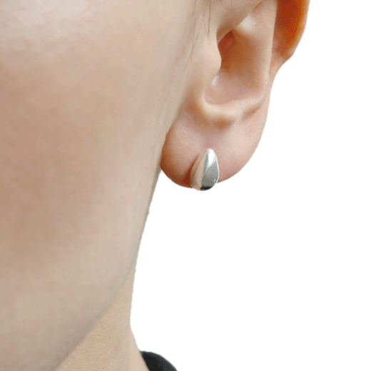 Silver stud earrings by Mounir&nbsp;&nbsp;