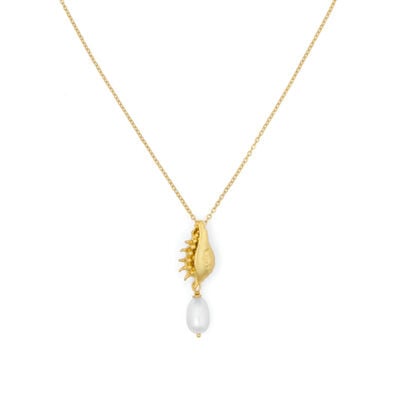 Seashell pendant necklace by Ottoman Hands