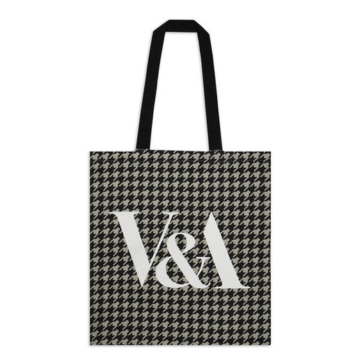 This stylish grey houndstooth tote bag is perfect for everyday use