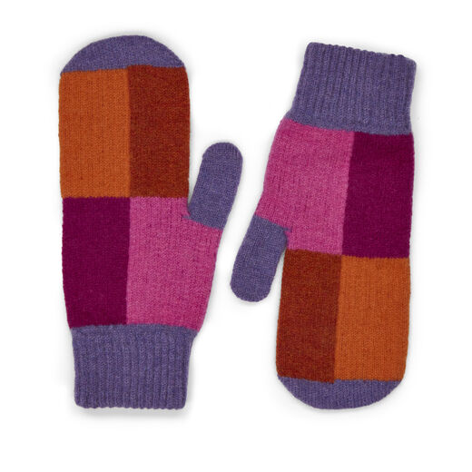 Soft wool scarf with pink and orange checked pattern 