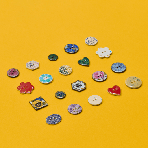 V&A Arts & Crafts button - assorted